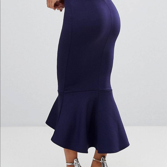 Women’s Dress - Picture 2 of 2